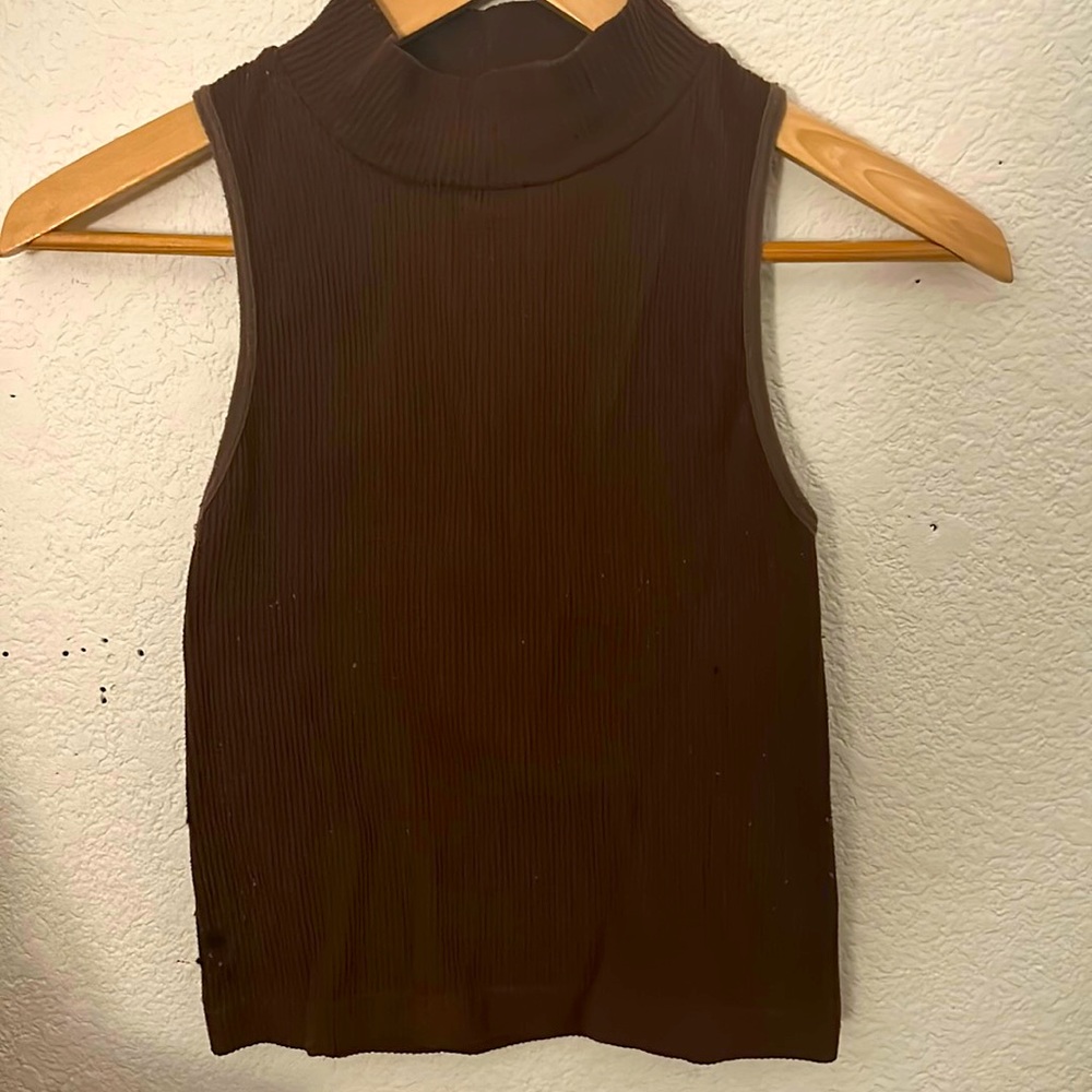 Brown sleeveless turtleneck